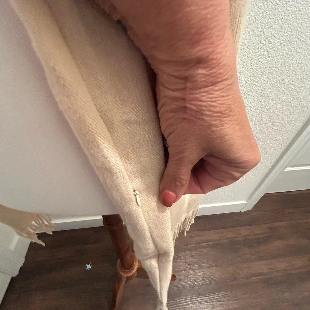 Cashmere Elegant Beige Wrap with Fringe